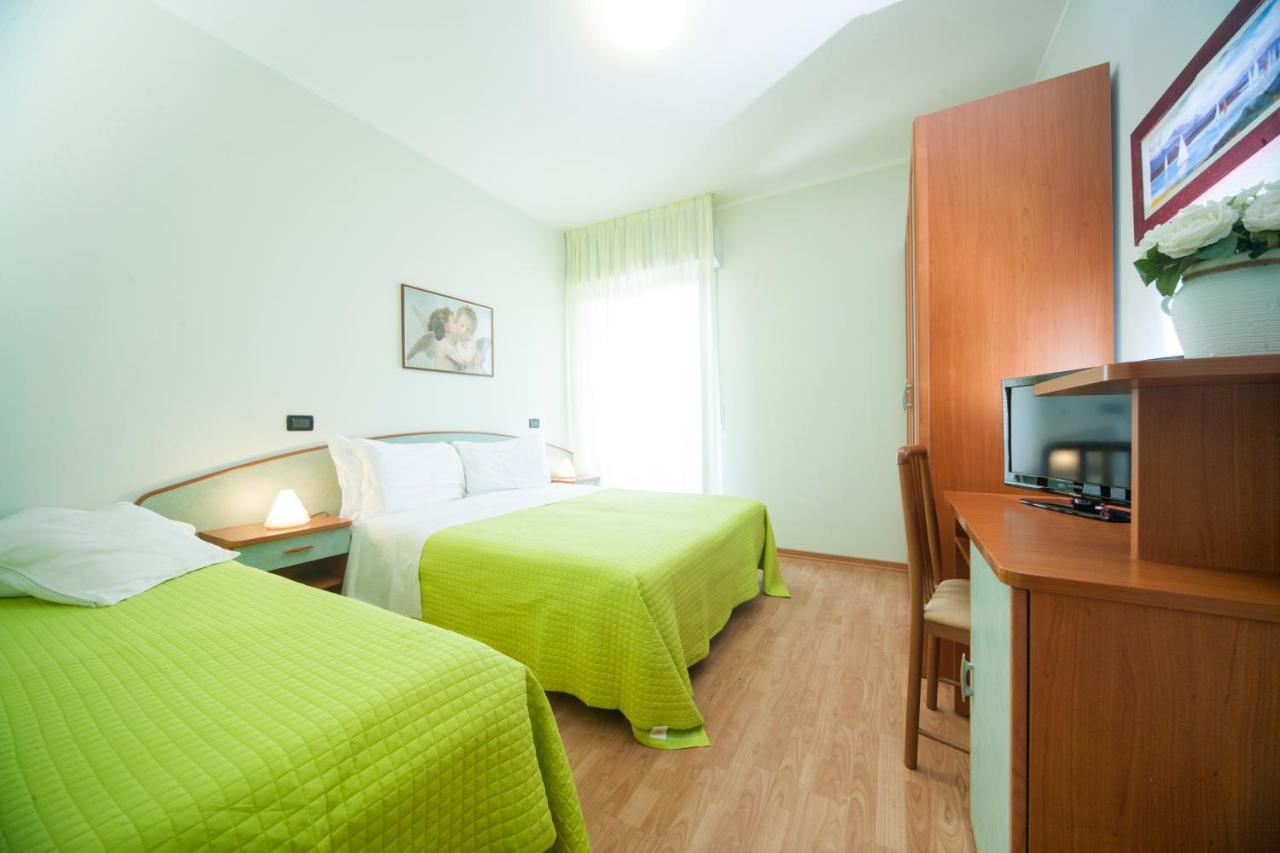 Hotel Betty Rimini Exteriör bild