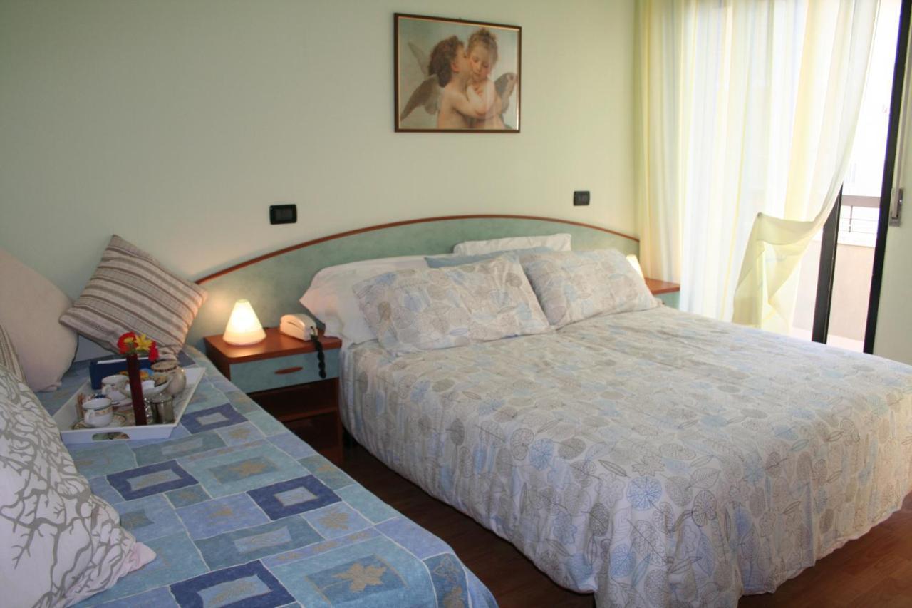 Hotel Betty Rimini Exteriör bild