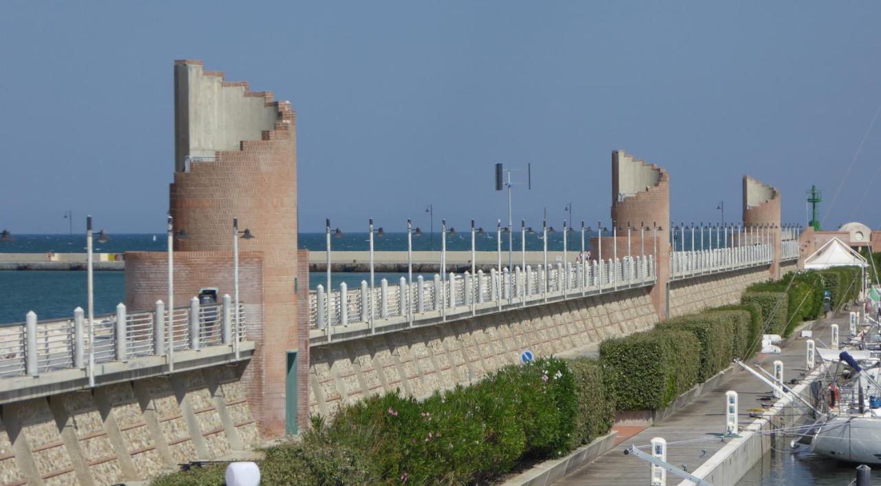 Hotel Betty Rimini Exteriör bild