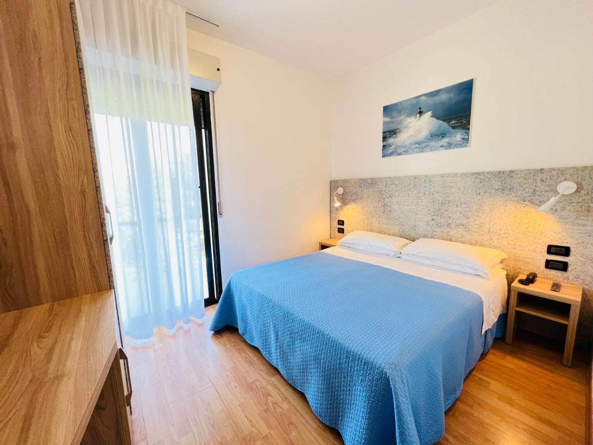 Hotel Betty Rimini Exteriör bild
