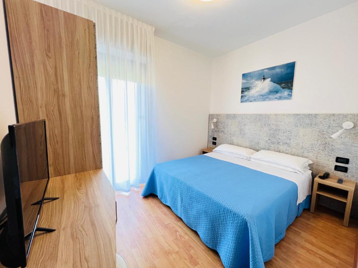 Hotel Betty Rimini Exteriör bild