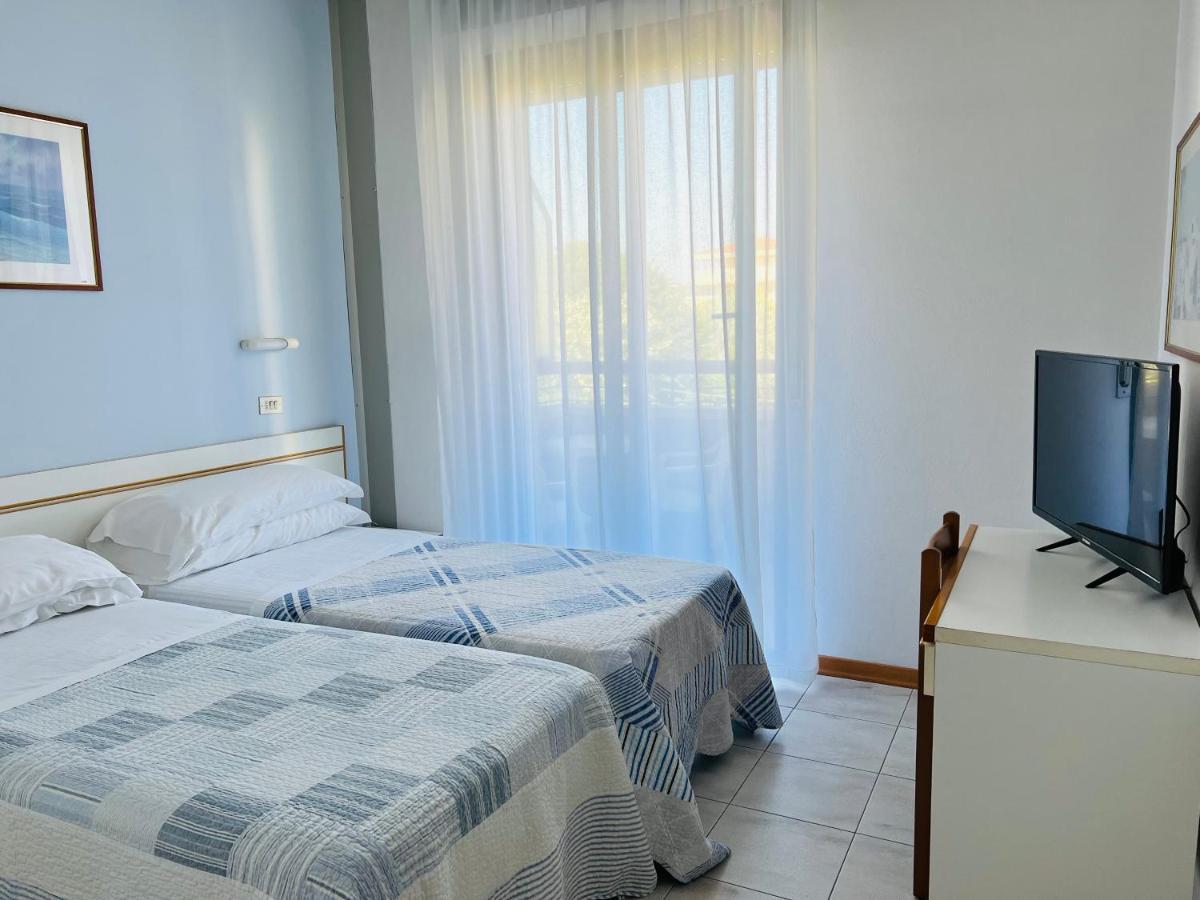 Hotel Betty Rimini Exteriör bild