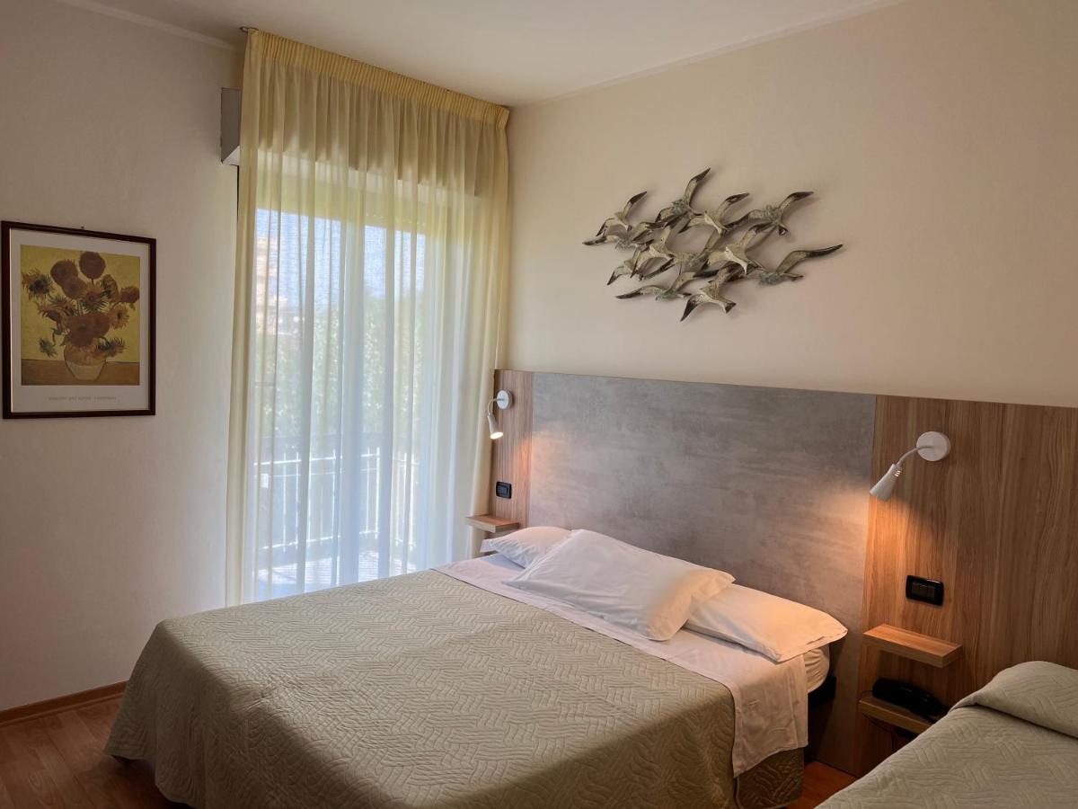 Hotel Betty Rimini Exteriör bild