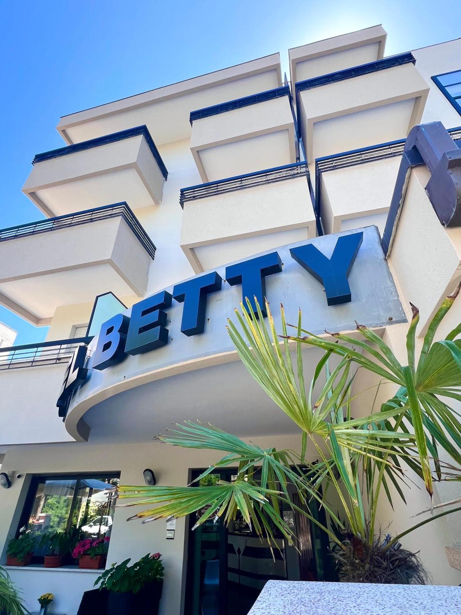 Hotel Betty Rimini Exteriör bild