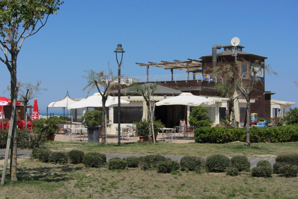 Hotel Betty Rimini Exteriör bild